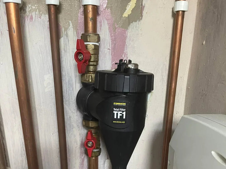 Magnetic system filter fitted to copper heating pipework