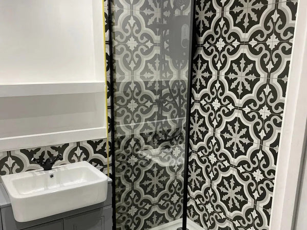 Shower room, patterned tiling
