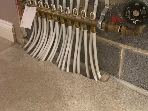 Underfloor heating manifold, balanced