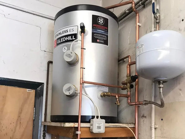 Unvented cylinder and expansion vessel